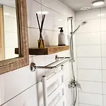 Нощувка със закуска (B & B) Little River