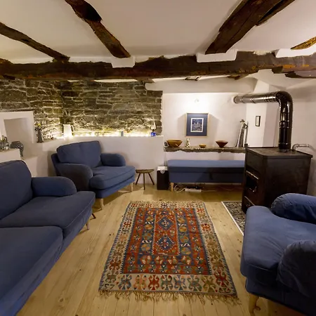 Little River לינה וארוחת בוקר גברובו